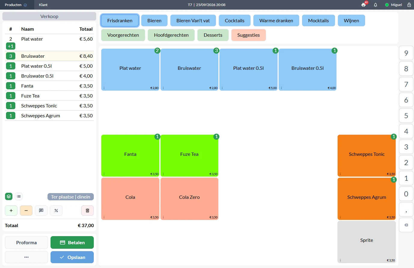 Kassascherm van TouchCloud met productgroepen, artikelknoppen en het overzicht van tafel 7